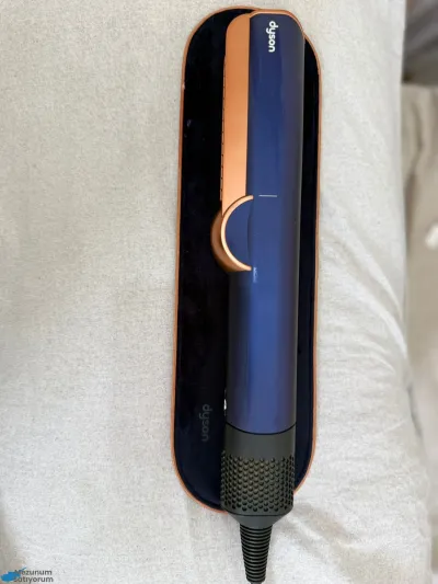 Dyson Airstrait