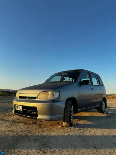 2000 Model Nissan Cube