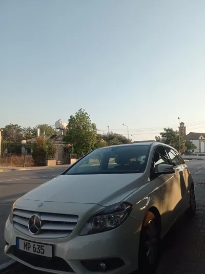 Mercedes Benz B180