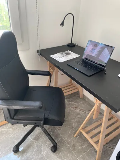 Ikea Calışma Masası Ve Ergonomik Sandalye Takimi