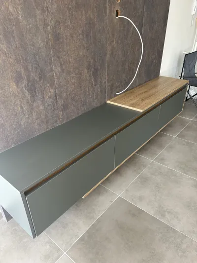 Modern Ve Sade Tasarımlı Duvara Monte Tv Unitesi