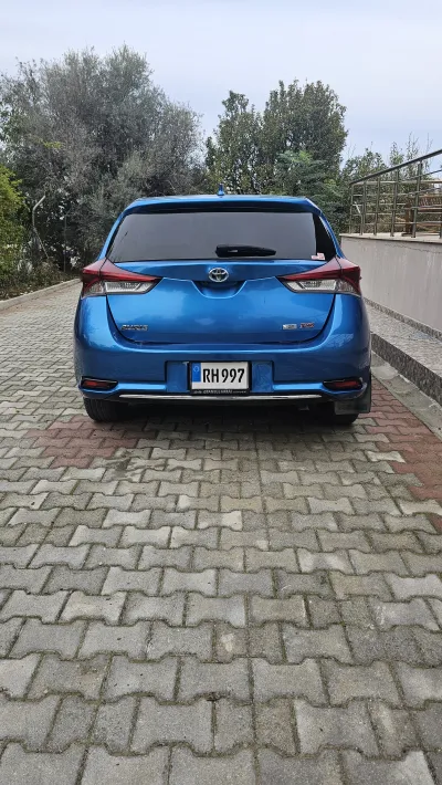 Toyota Auris Hybird