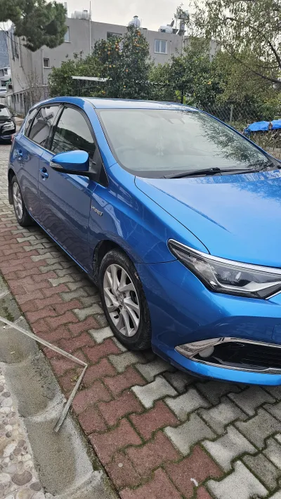 Toyota Auris Hybird