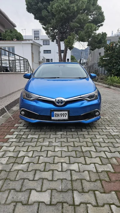 Toyota Auris Hybird