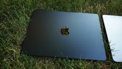 Macbook Air 13″ M3 (2024) · 8gb / 256gb · Midnight