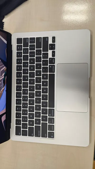 Macbook Air M4 2025