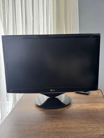 Lg Monitör 24”