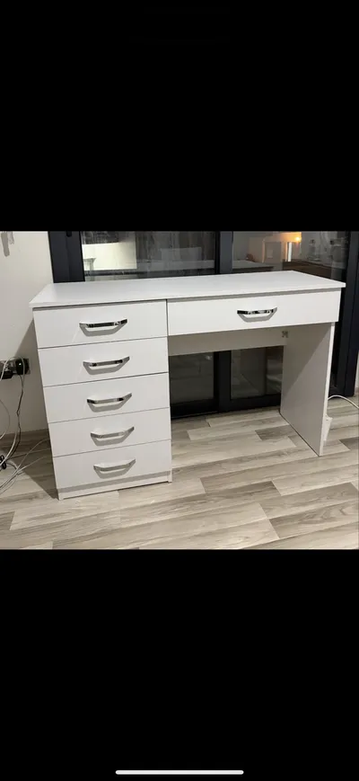Beyaz Çalışma Masası
